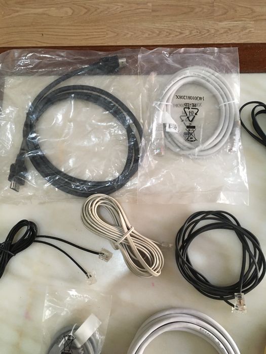 Vários  cabos/ADMI/Scart/Dado/Telefone