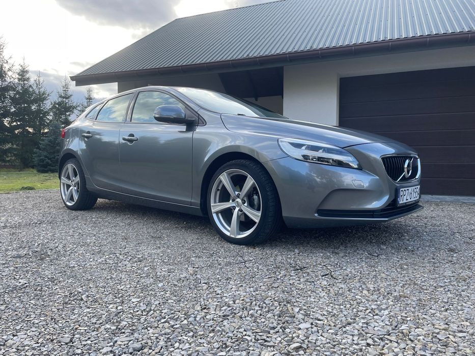 Volvo V40 Volvo V40 • 2.0 Diesel • 2019r • Full LED • 2 komplety felg