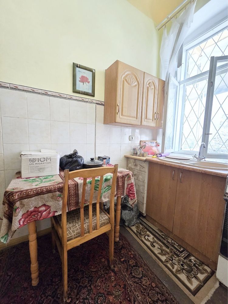 Продаж 1но кімнатної З ДВОРИКОМ В ЦЕНТРІ МІСТА, (р-н СОБОРНОЇ площі)!