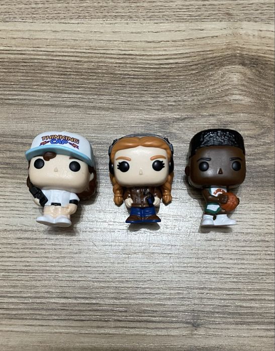 Figurki Max , Lucas i Dustin Kinder joy