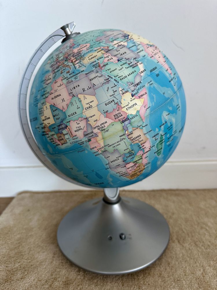 globus geograficzny podświetlany
