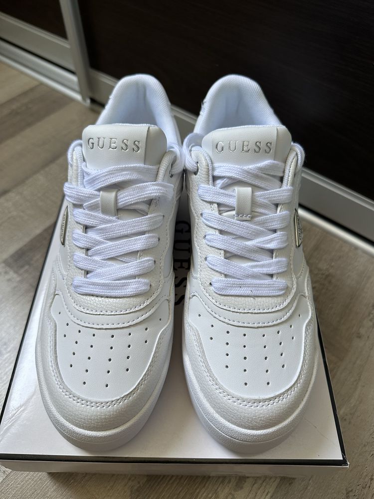 Кеди білі Guess нові