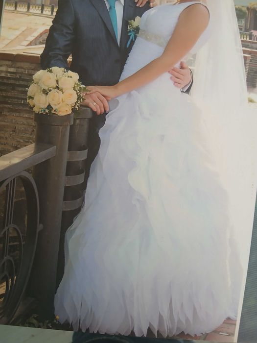Весільна шикарна сукня
