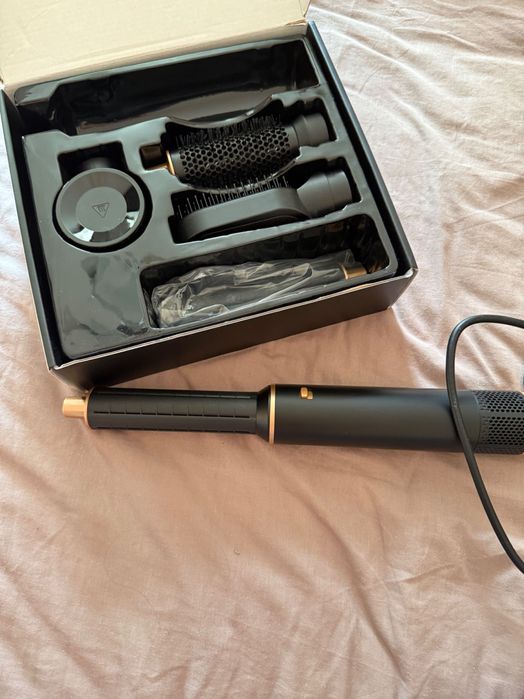 Фен з насадками для укладання