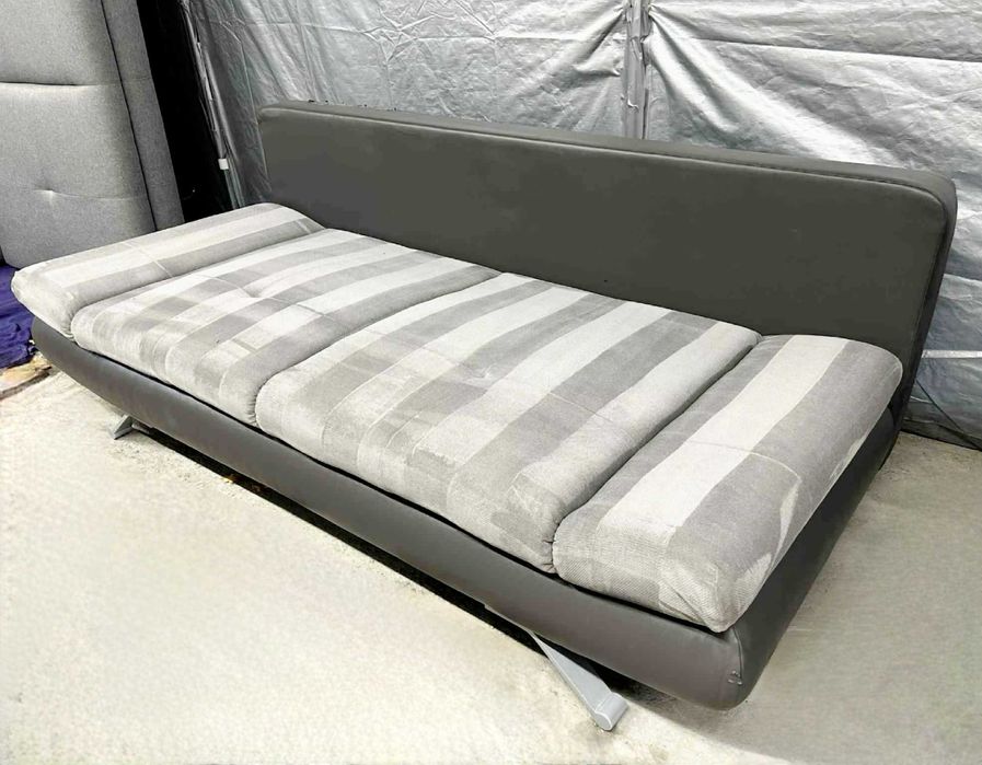 Kanapa z funkcją spania i pojemnikiem na pościel (możliwy transport)