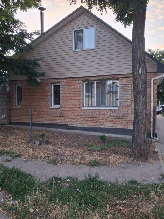Продам частину будинку для проживання і бізнесу