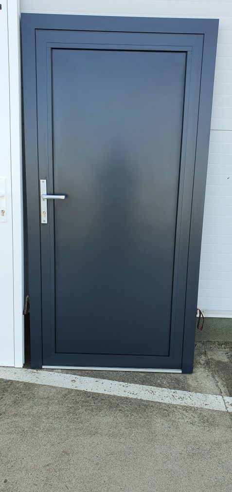 Drzwi garażowe aluminiowe pod wymiar np. 900x2000 kolor min. antracyt