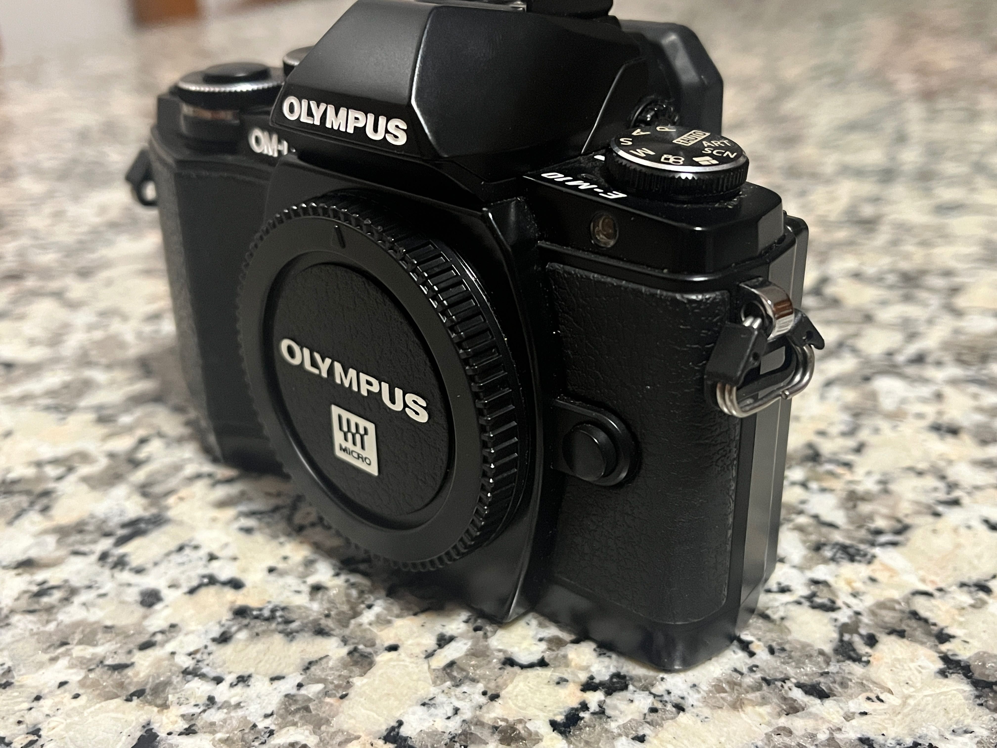 Olympus OM-D E-M10