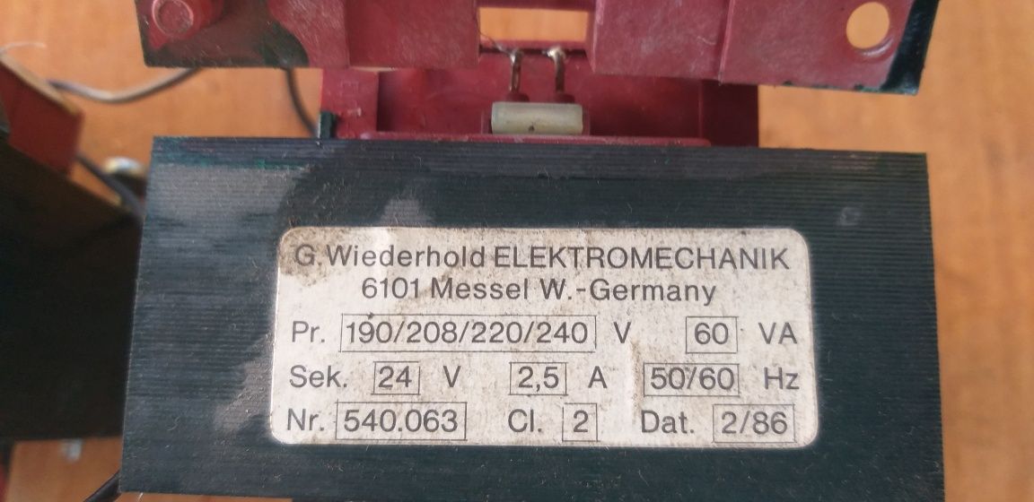 Трансформаторы   220/24 v,  220/12v