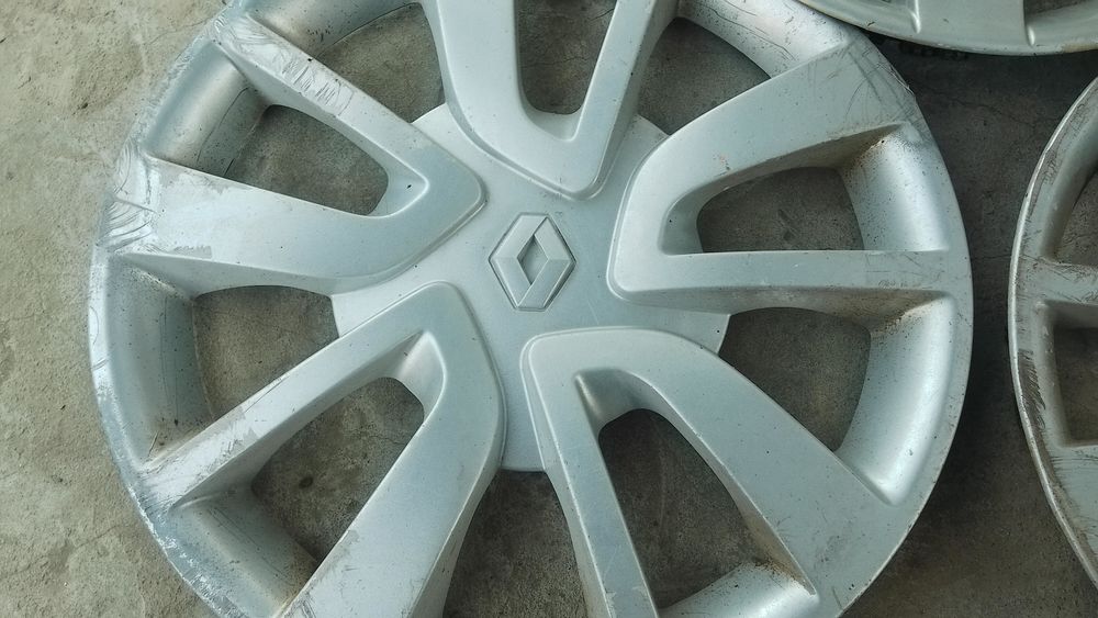 Декоративні колпаки на Рено в хорошому стані