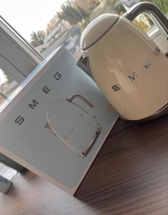 Elektryczny czajnik Smeg