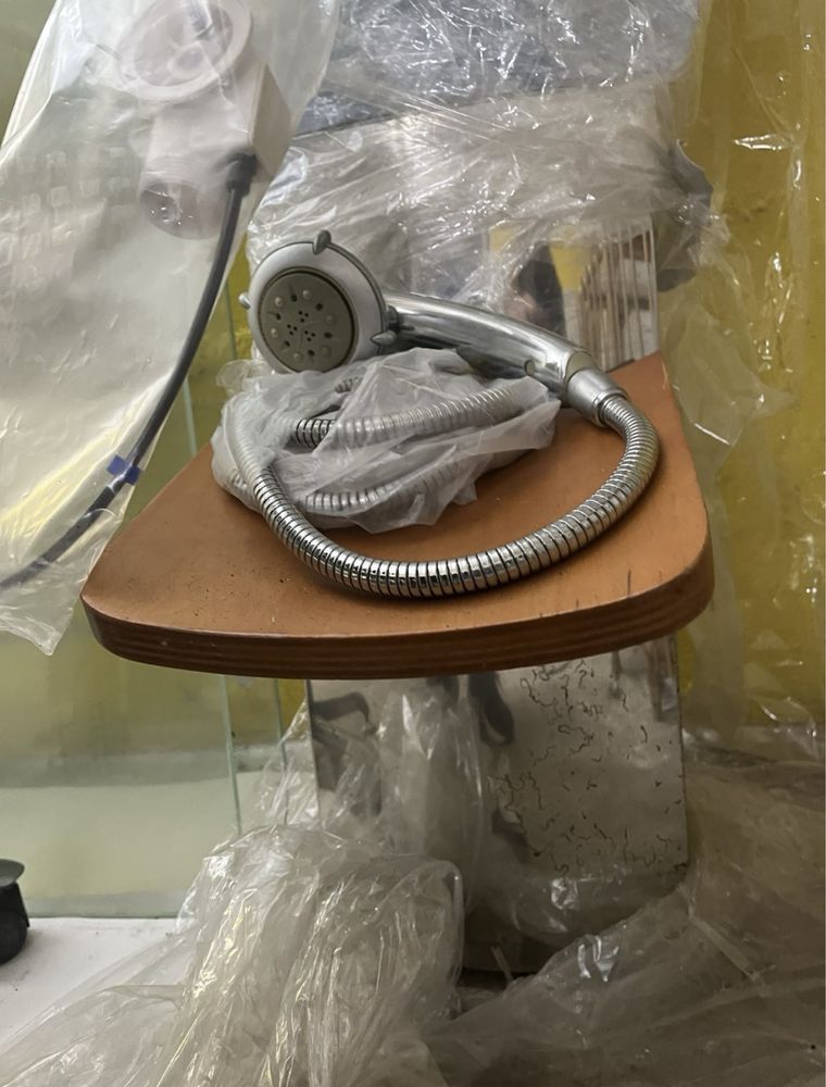 Coluna de duche com jatos de hidromassagem