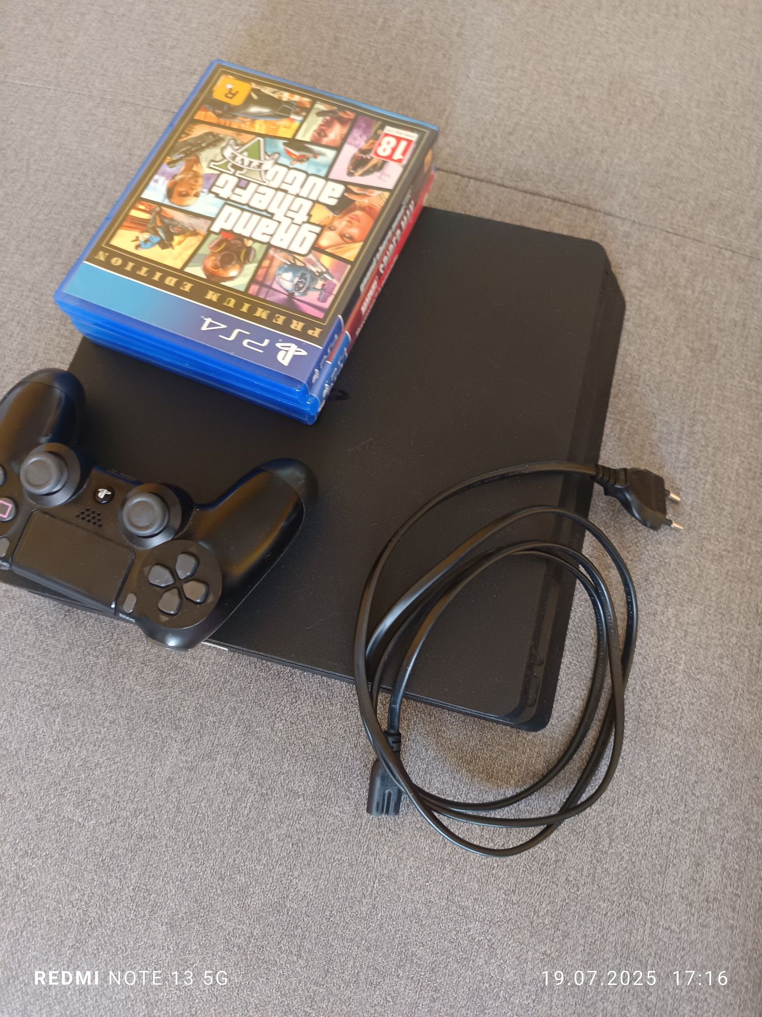 PlayStation 4 Slim  1T pamięci  z padem oryginalnym