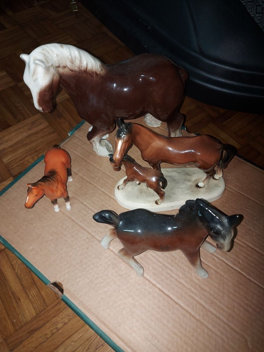 Konie z porcelany