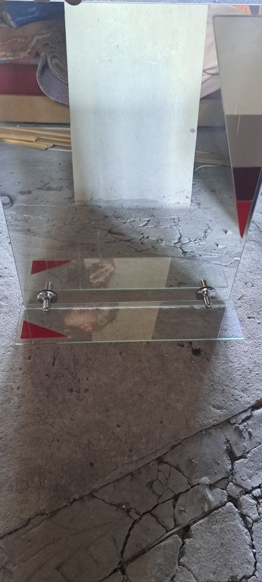 Lustro łazienkowe z pułką