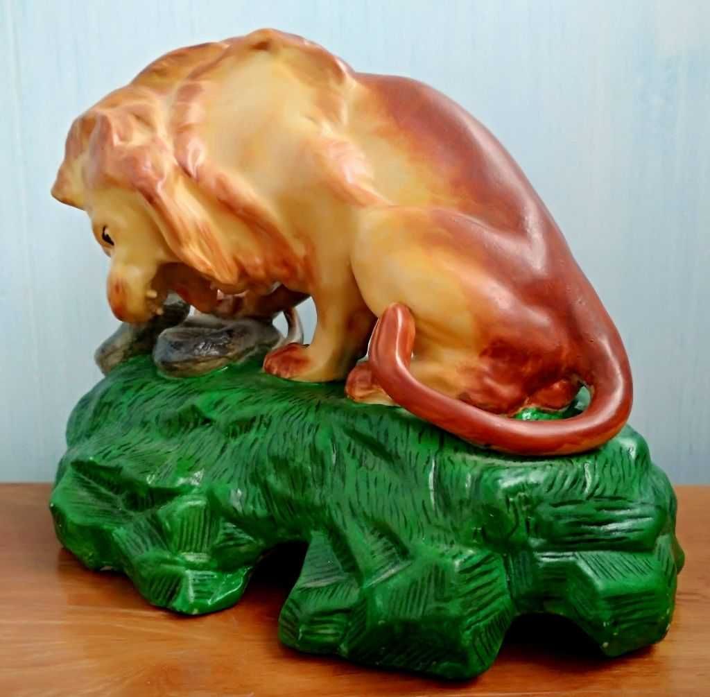 "ЛЕВ И ЗМЕЯ" красивая статуэтка  Старая "АРТЕЛЬ" фарфор