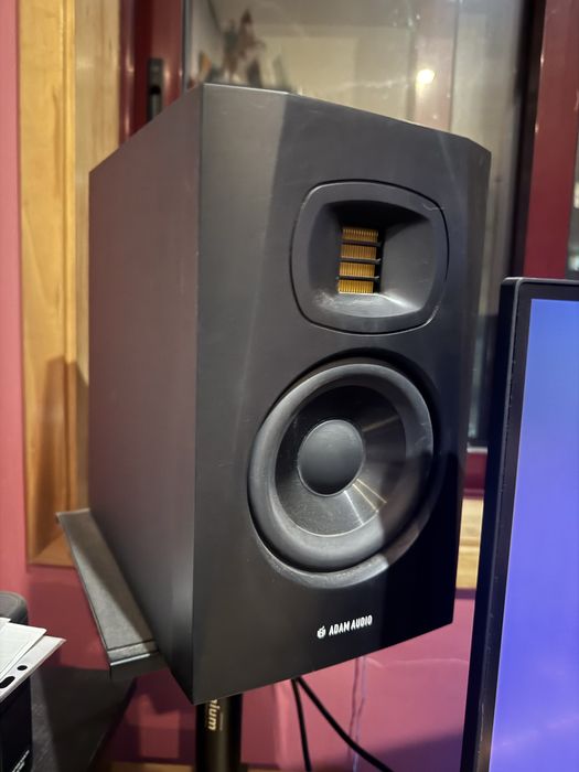 2 Colunas monitores Adam T5V + suportes