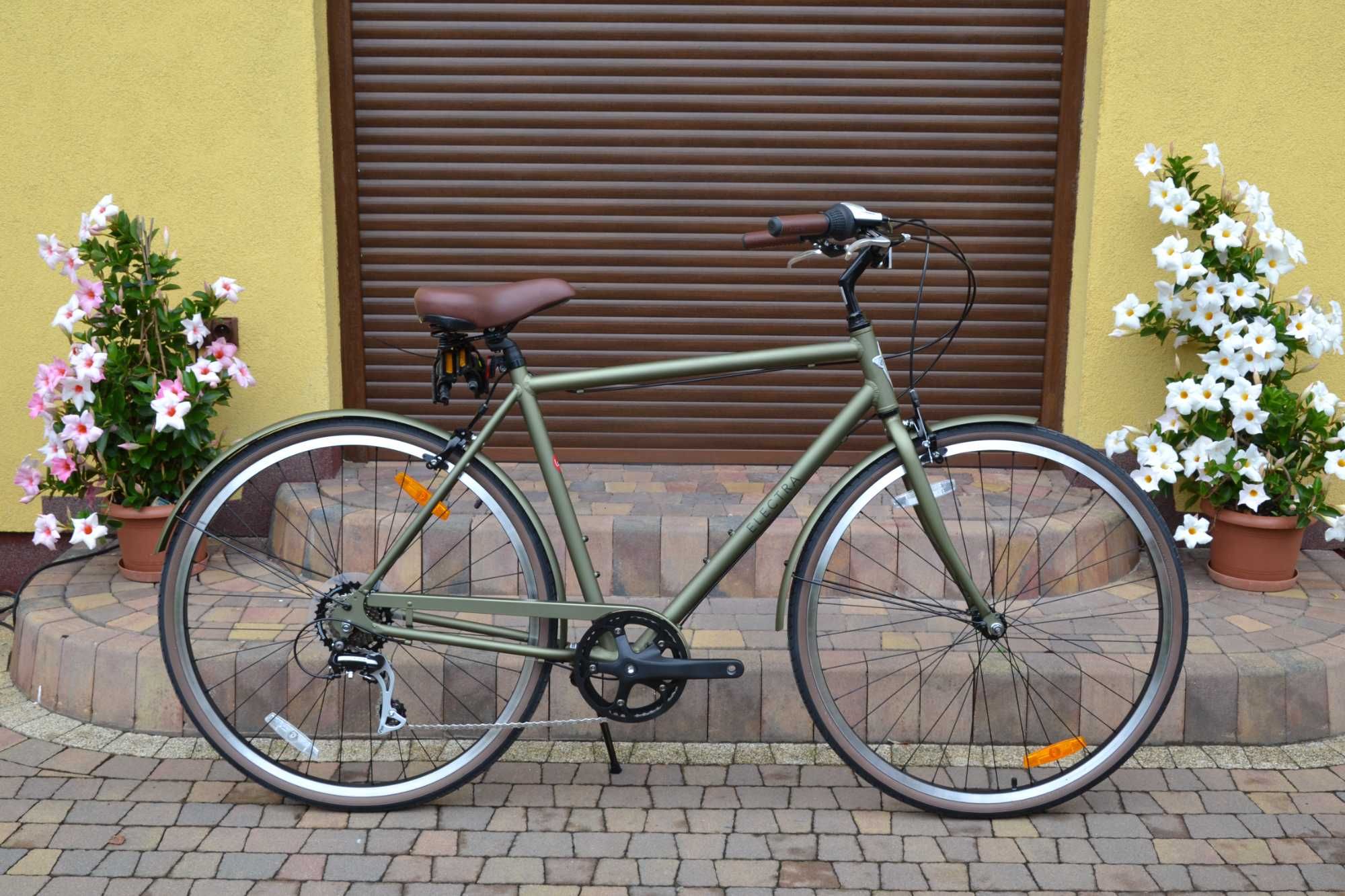 ELECTRA Loft 7D matte khaki wojskowy Shimano 7s rozmiar L Nowy 13,7kg