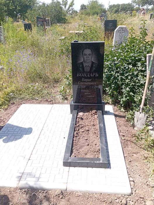 Гранитные памятники