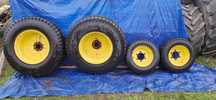 Koła John Deere 4720 komunalny 17,5 - 24 opony 10 x 16,5 trawowe R24