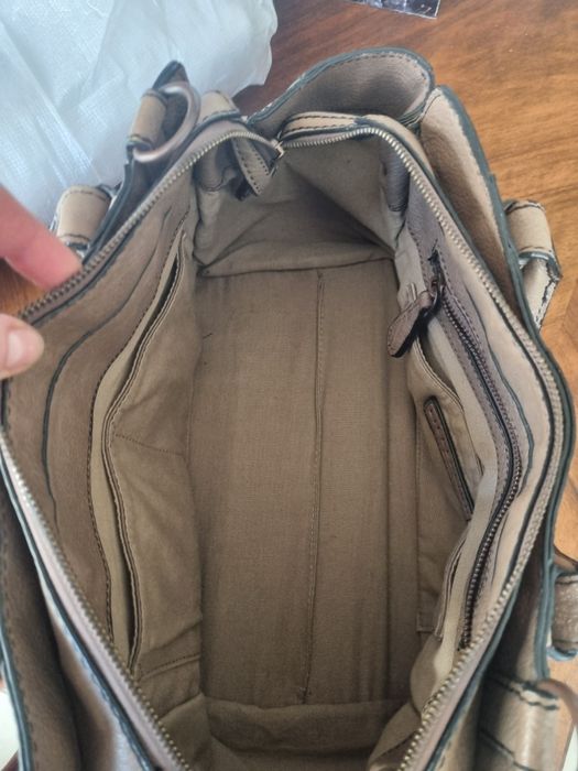 Роскошная сумкаТоут необычного цвета и дорогими деталями Liebeskind Be