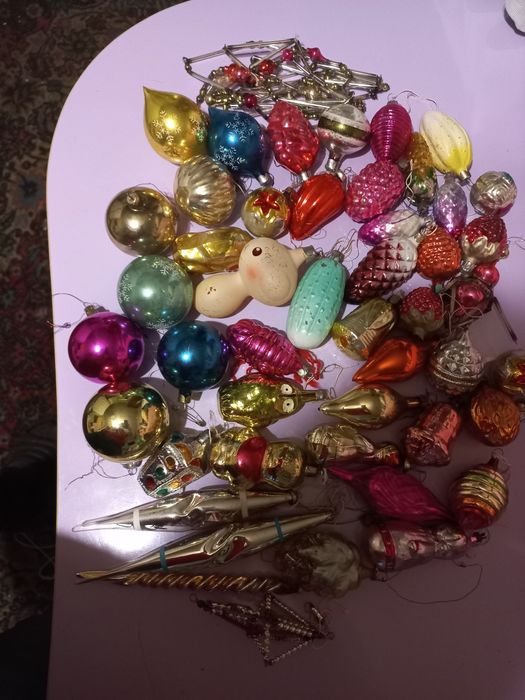 Набір іграшок на ялинку.