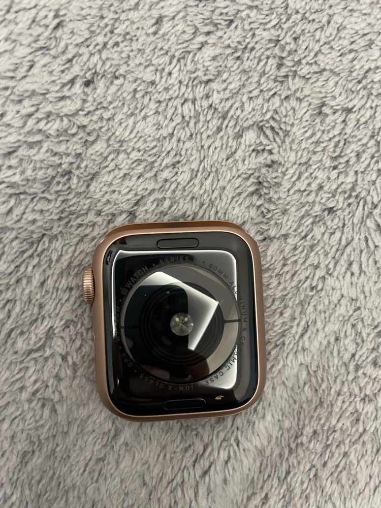 Продам Apple Watch 4 40mm