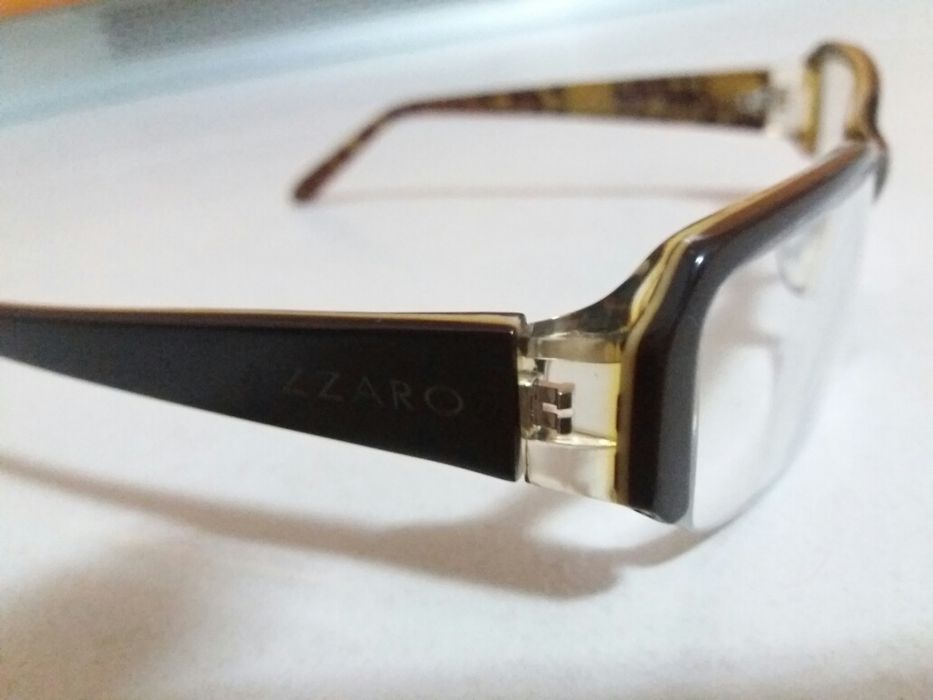 Armações de óculos graduados marca Azzaro