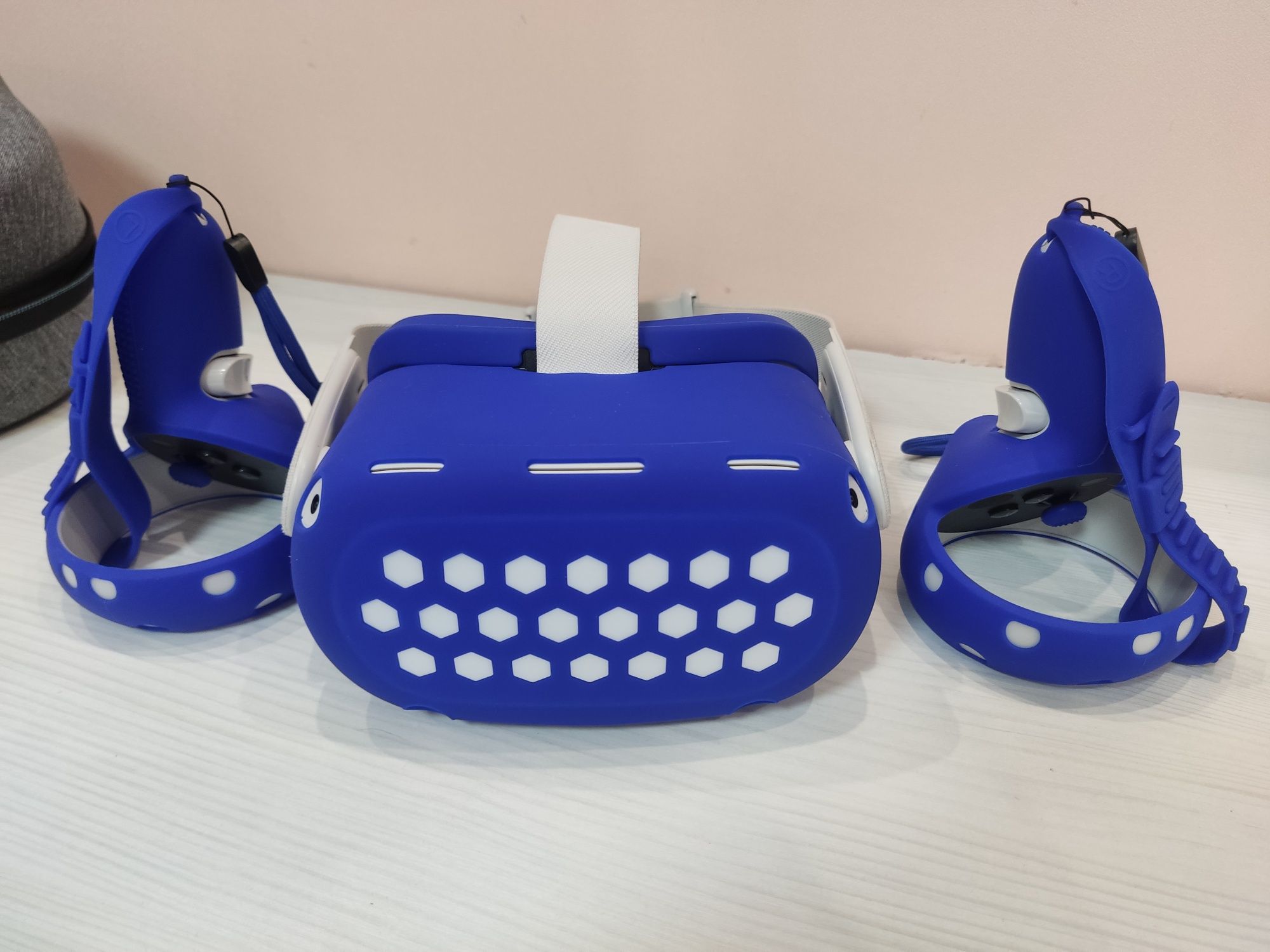 Oculus quest 2  + круті чохли та сумка