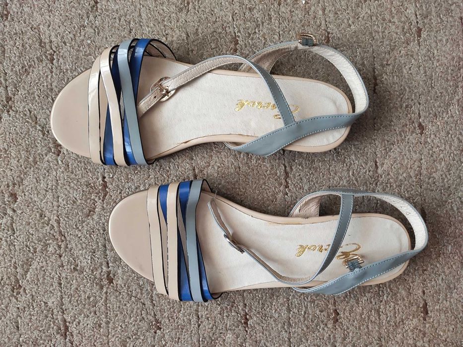 Босоножки кожаные