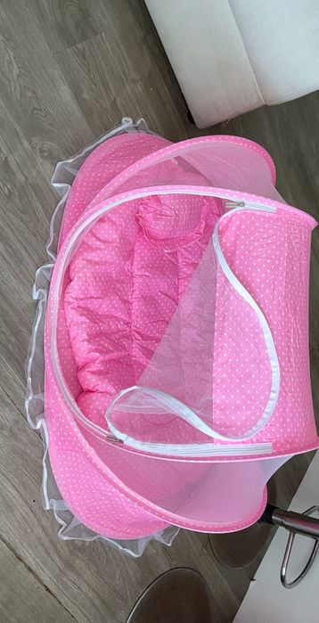 Berço / cama portátil com rede mosquiteiro