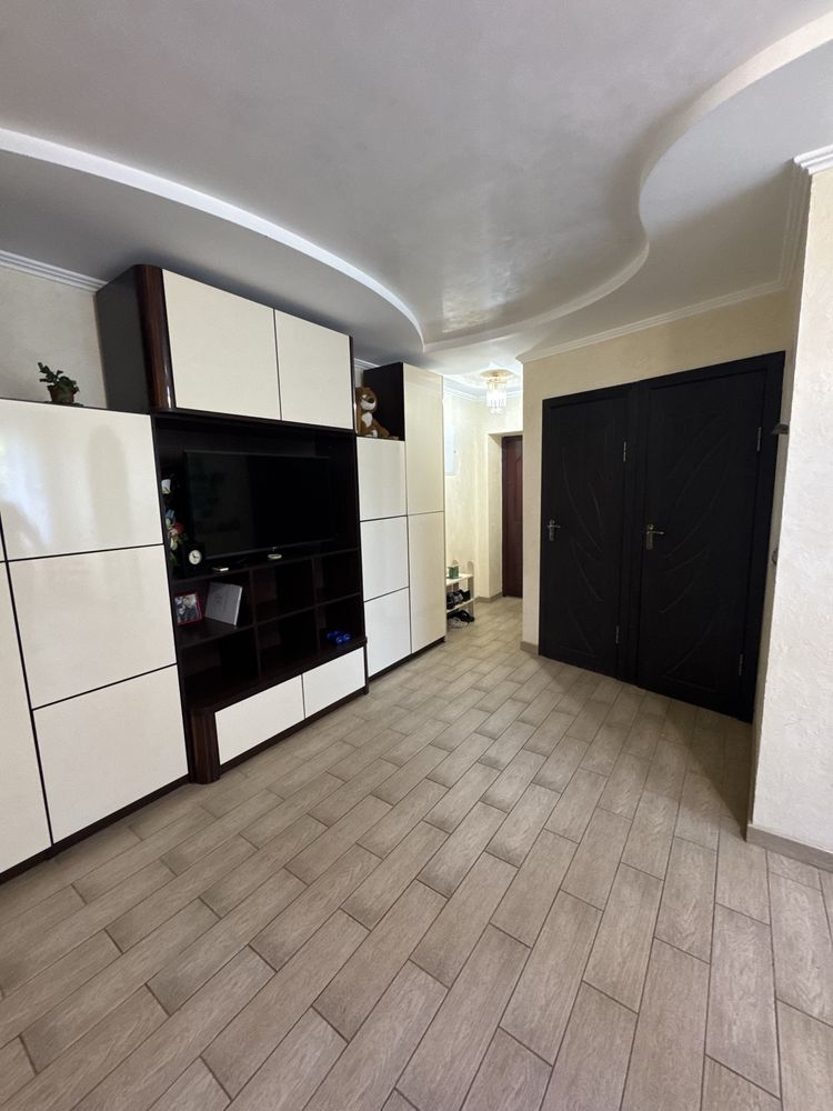 Здається 2к квартира в центрі на 1-3 місяця