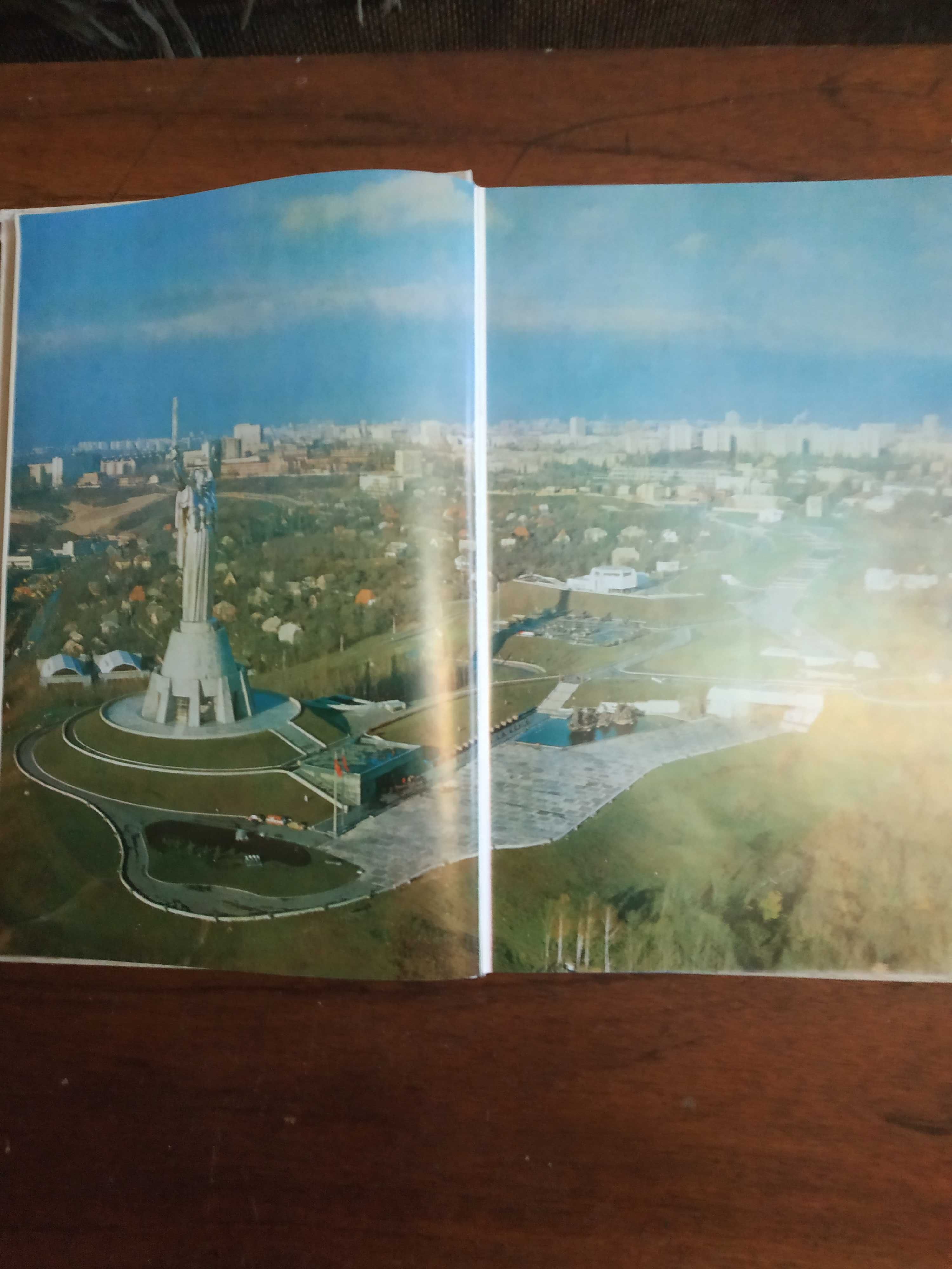 Янко -	Пам'ятники і монументи України. 1811-1982  (Альбом)  (-)