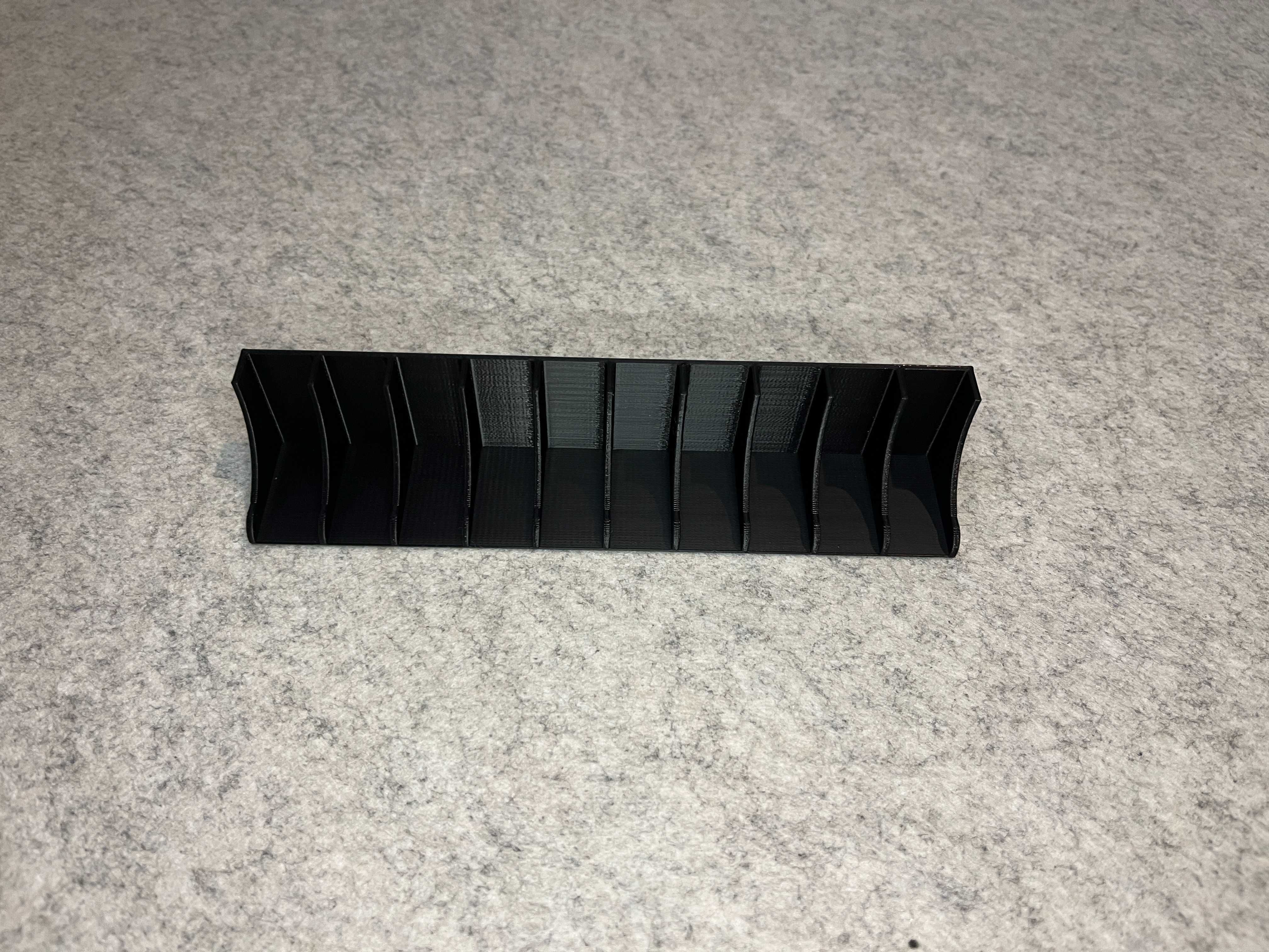 Minimalistyczny stojak na gry Xbox One / Series