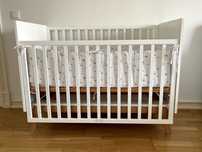 cama para bebe com colchão e protetor da cama