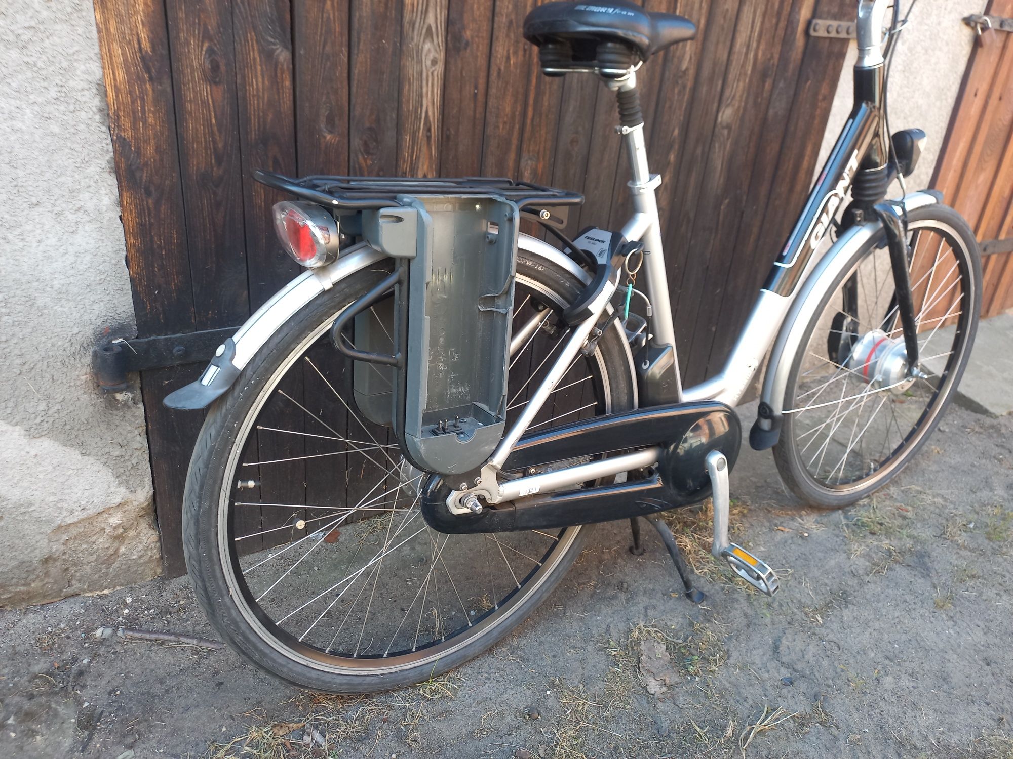 Rower elektryczny Giant Twist Hybrid 26v