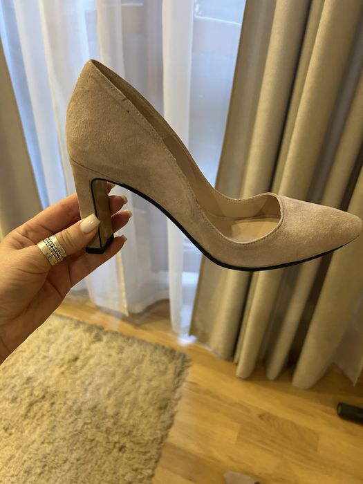 Дуже гарні нарядні жіночі туфлі