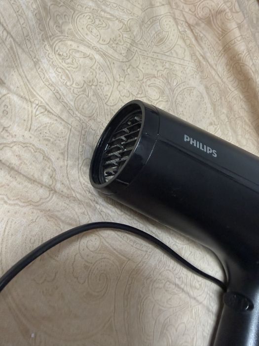 Фен philips чорний