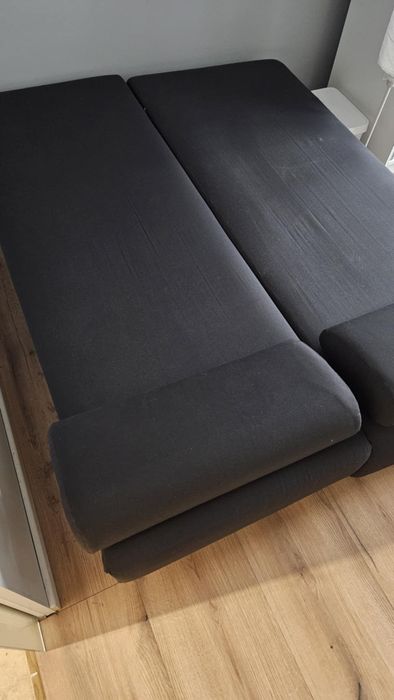 Czarna kanapa z funkcją spania