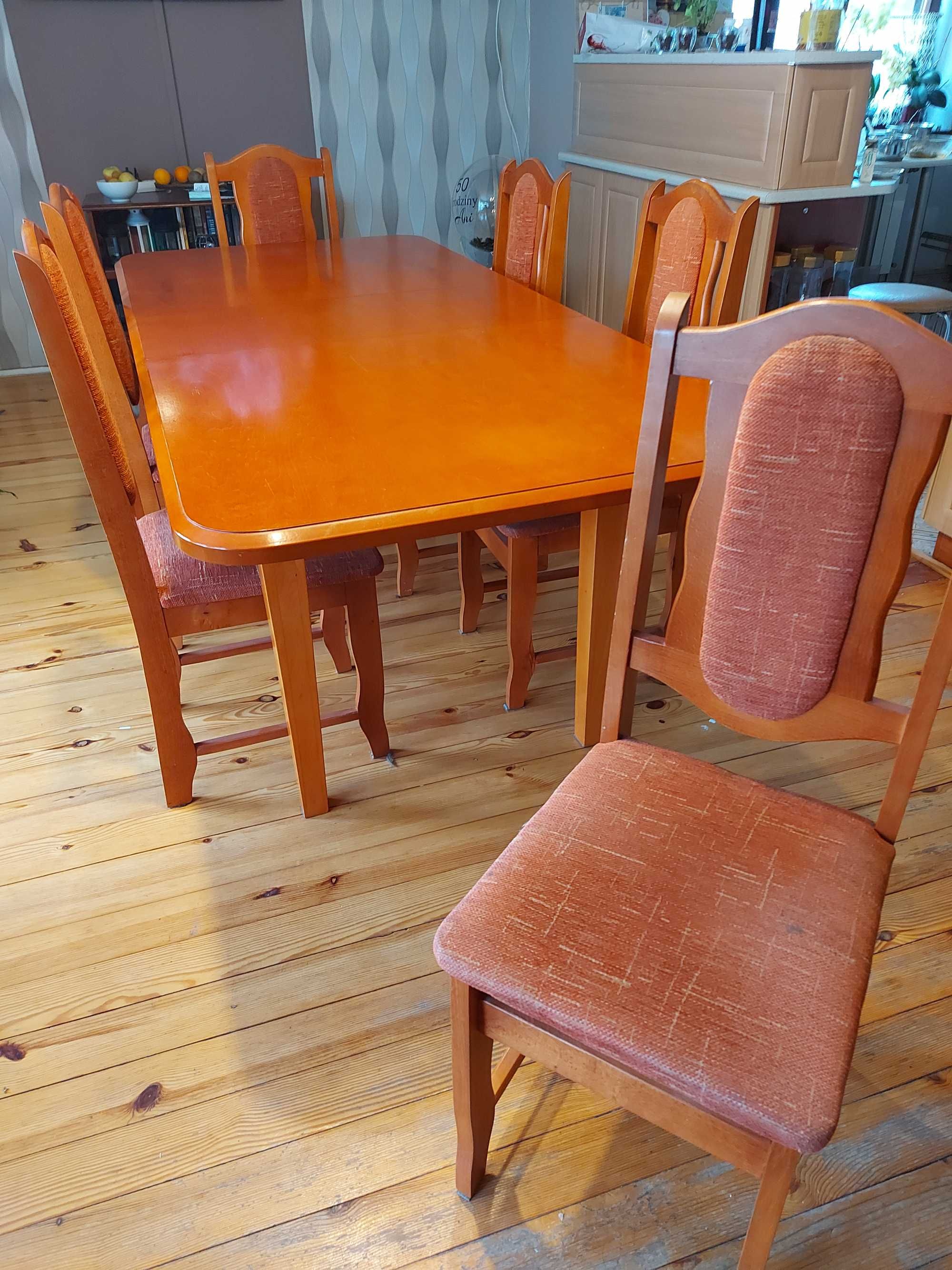 stół rozkładany plus 8 krzeseł