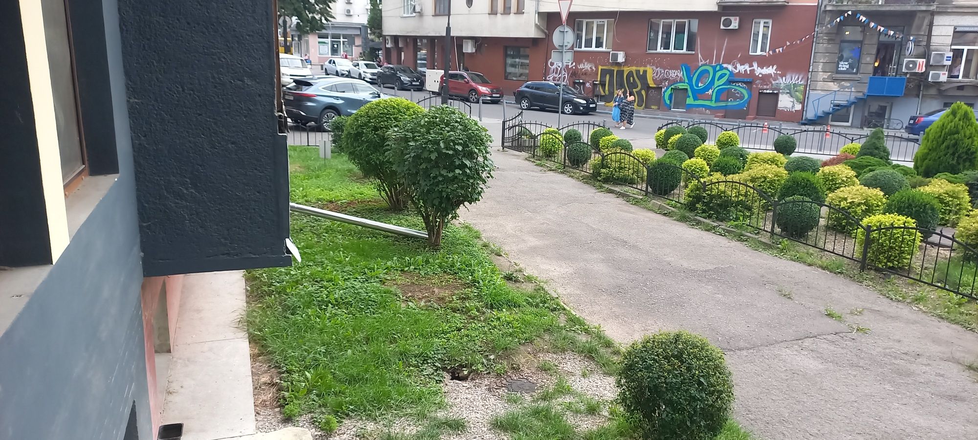 Комерційне приміщення з фасадним входом біля стометрівки