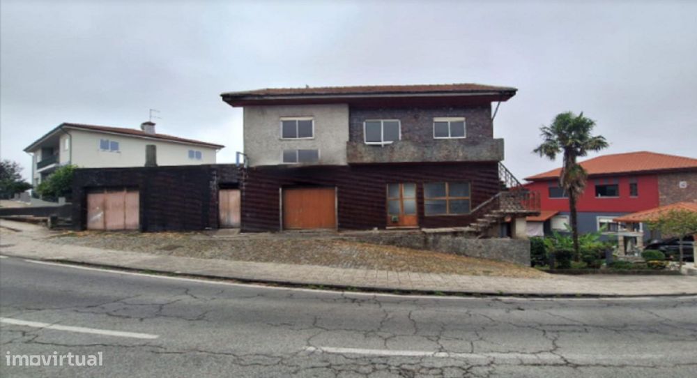 Terreno com moradia para demolir e construir apartamentos PIP aprovado