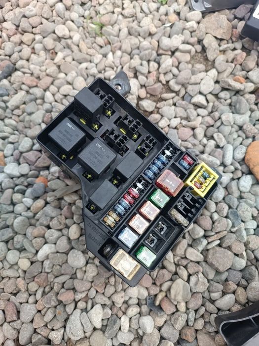 Skrzynka bezpieczników Volvo v40 1.8 moduł 30859714