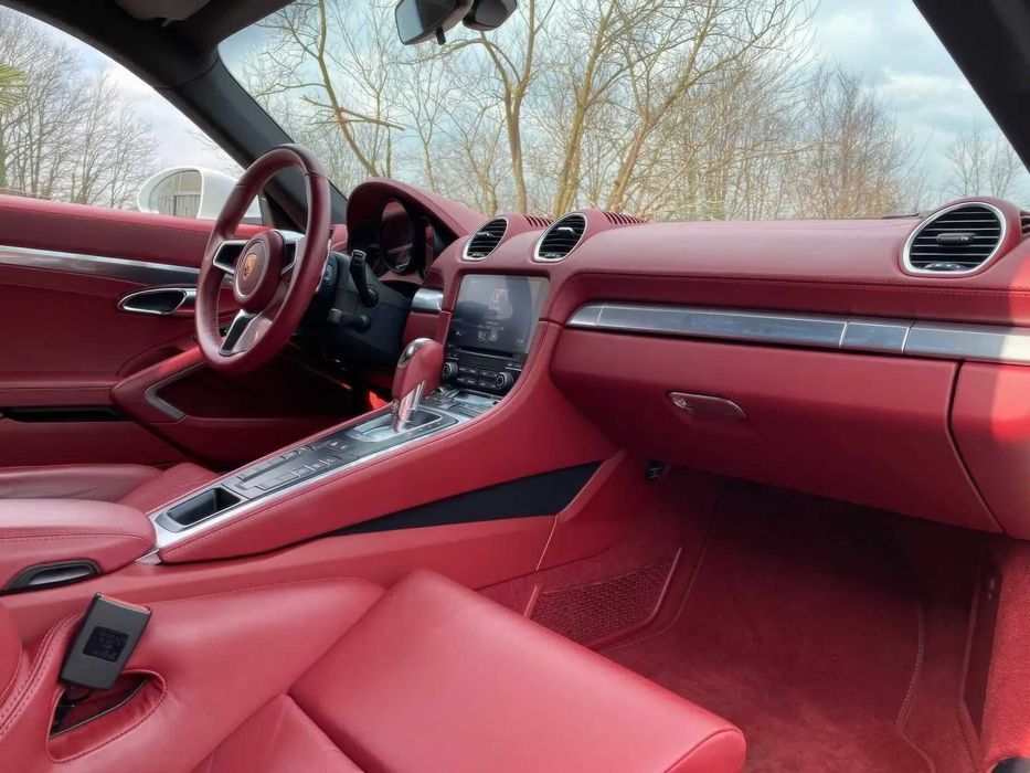 Porsche Cayman      2018