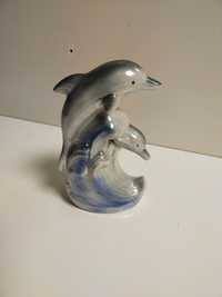 Figurka ozdoba delfiny na fali