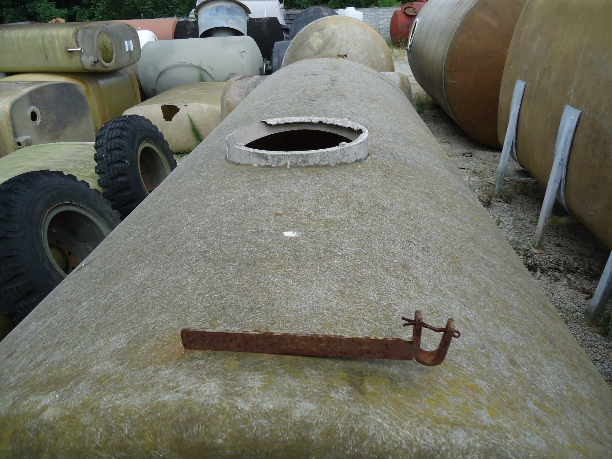 Beczkowóz beczka szambo zbiornik z włókna 4000L  na kołach