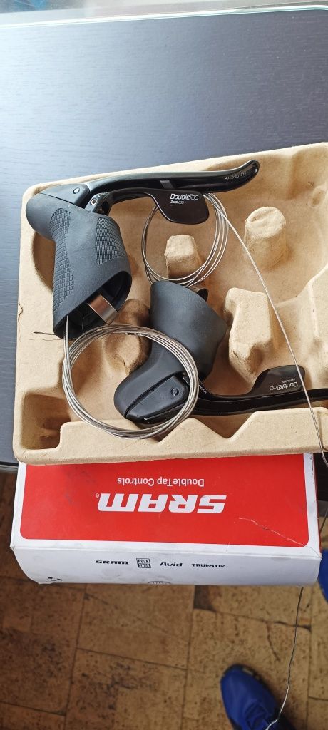 Manetes de estrada SRAM RIVAL