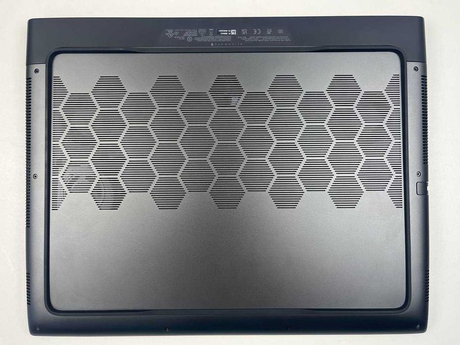 Ноутбук Dell Alienware M18 R1 480Гц Ryzen 9 7845X 64GB RTX4080 1TB M.2