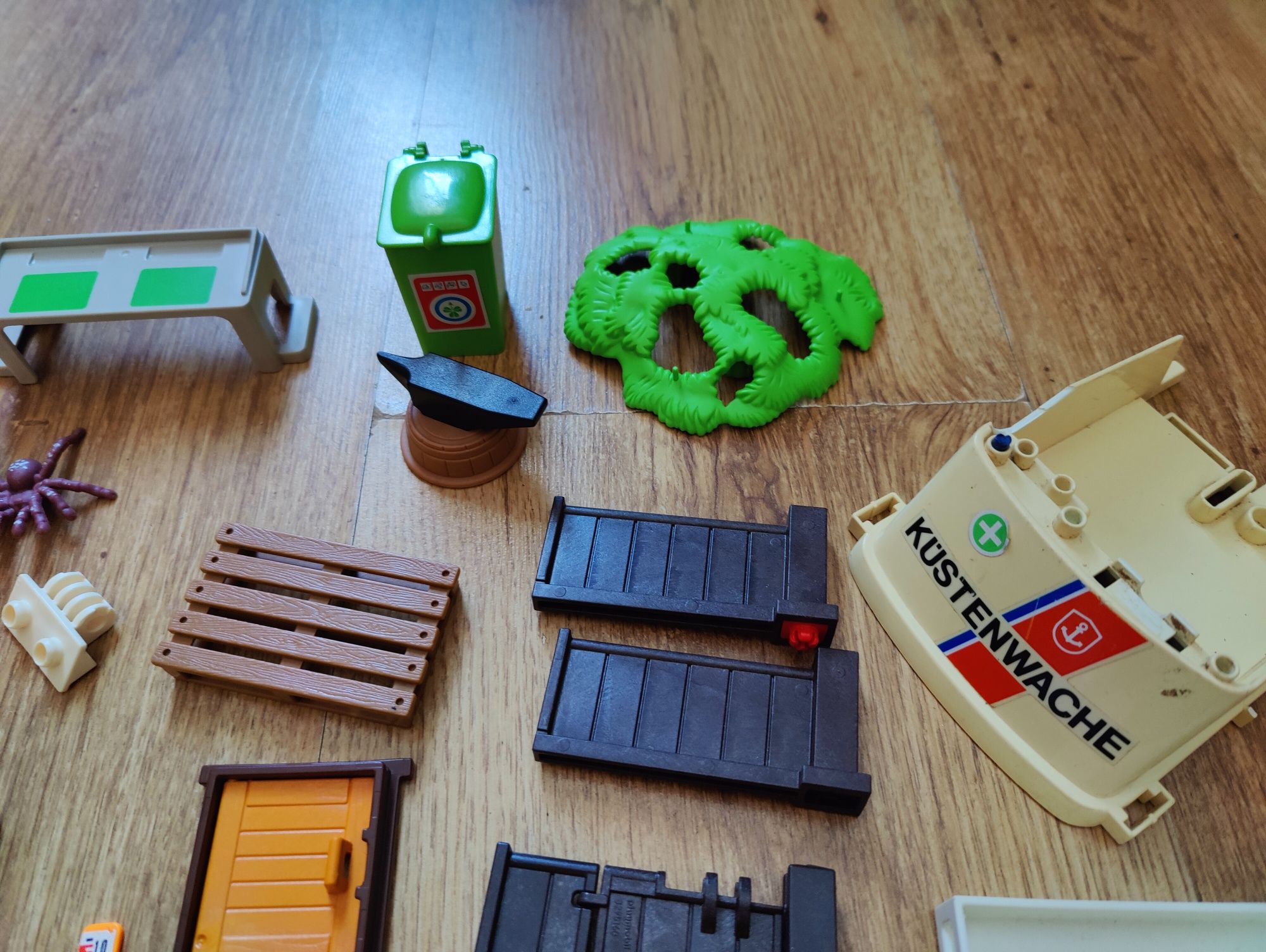 Playmobil - elementy, część statku, biurko, barierki, rośliny
