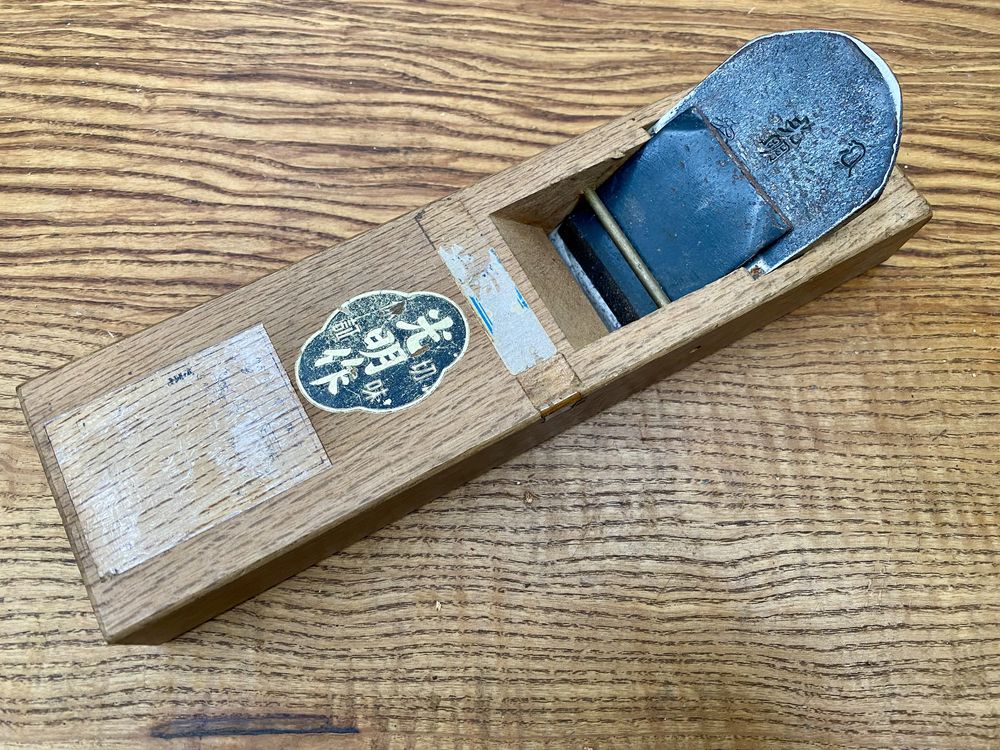 Strug stolarski japoński 60mm laminat Aogami sygnowany kuty